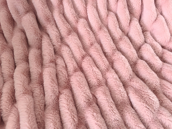 How to Choose the Right Ruched Faux Fur Throw Blanket for Your Startup